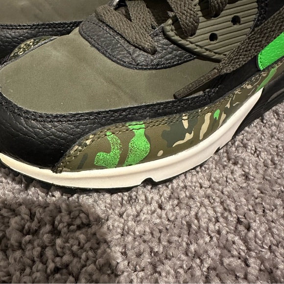 Nike Air Max 90s - Picture 3 of 11